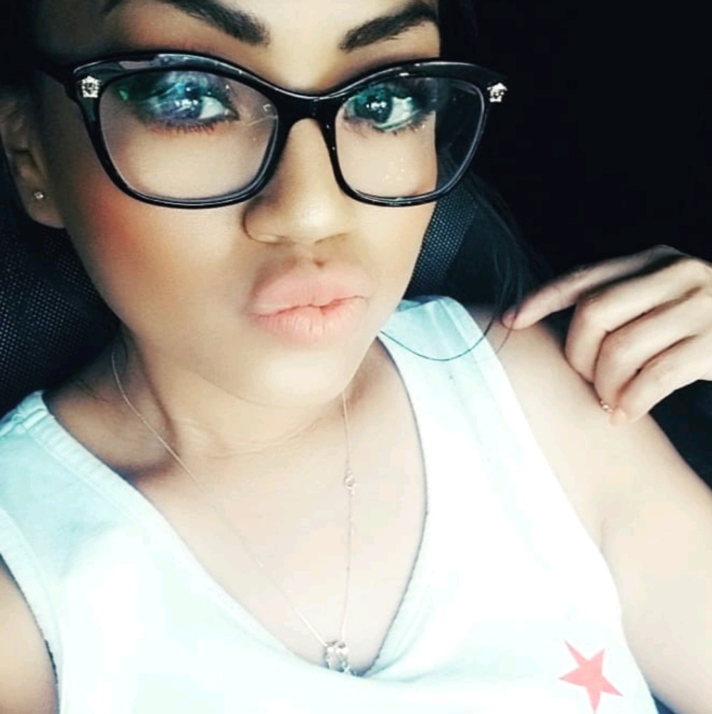 Meet your Posher, Phoebe